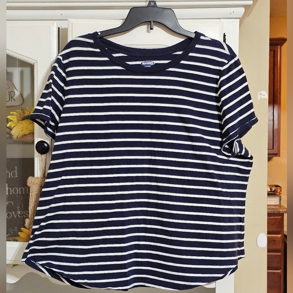 Old Navy Black and White Striped Tee - Picture 4 of 4